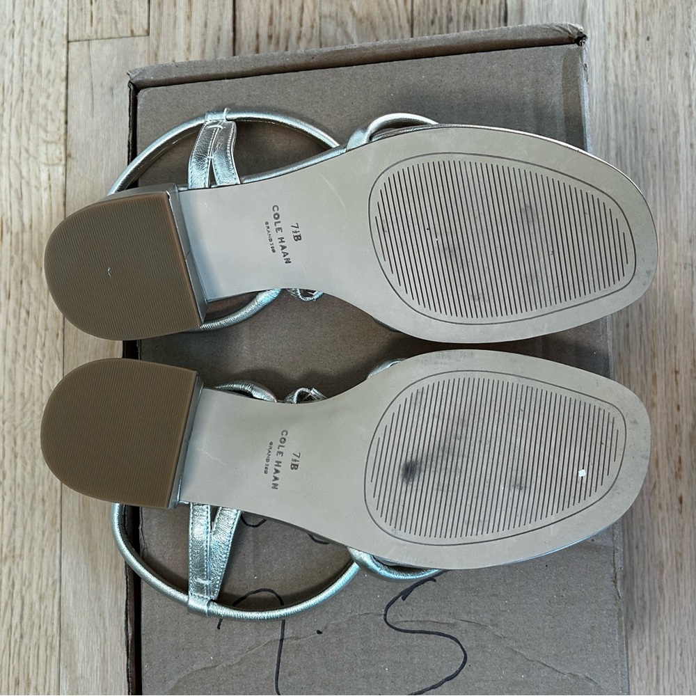 Cole haan calli thong sandal gold 7.5B women’s heels - Picture 11 of 12